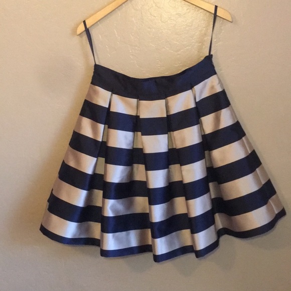 White House Black Market Dresses & Skirts - White House Black Market 3/4 Striped skirt size 6